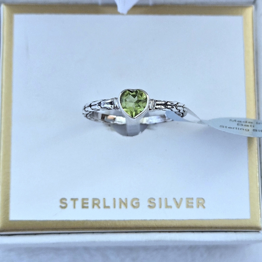 Annika Witt Dainty Peridot Heart💚 Ring💍 - NIB